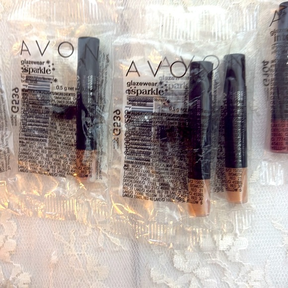 Mini Makeup Assortment Bundle - Picture 4 of 6